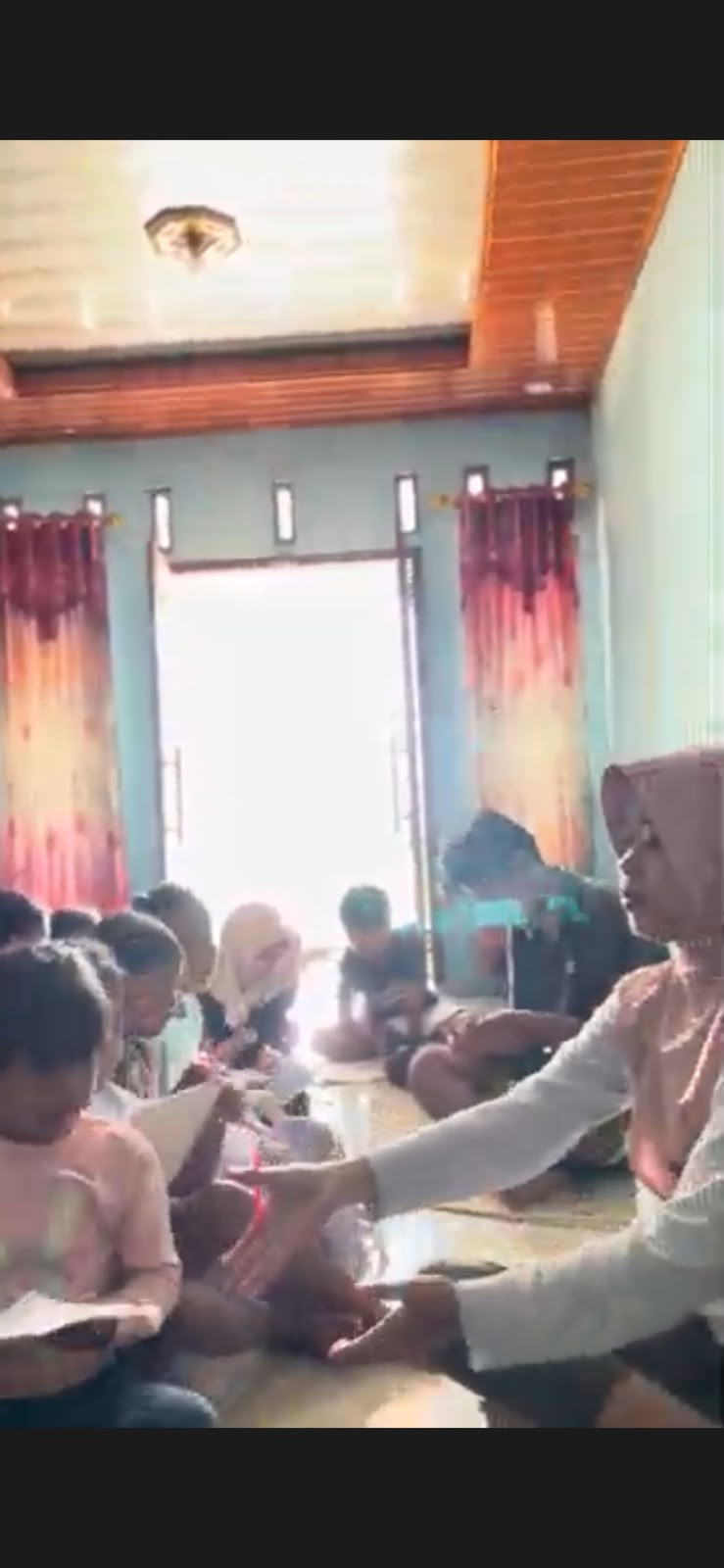 Bimbingan belajar anak-anak Dusun Jetis Desa Parakan Sebaran
